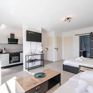 Bel Avec Balcon Et Piscine - - Welkeys Appartement