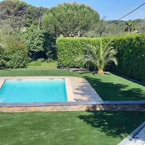 Meuble 2p 40 M2 Dans Avec Piscine A Vallauris, 4 Km De La Appartement
